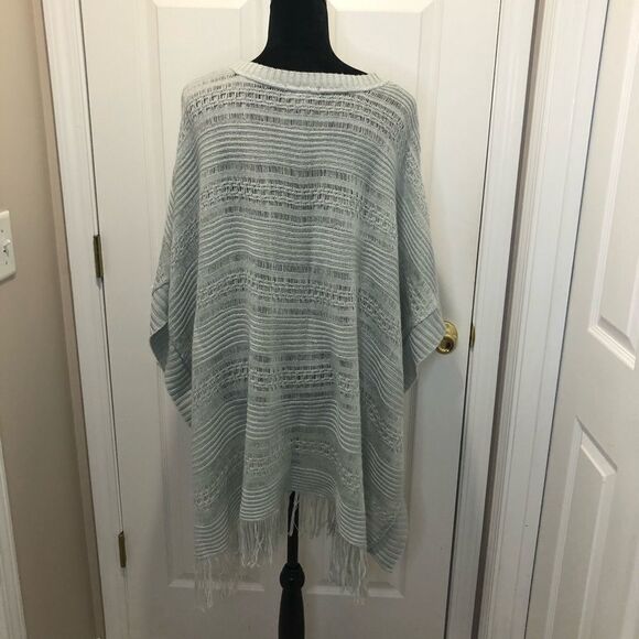 Bonnie Rose gray knit poncho cape with fringe - Picture 6 of 9